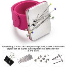 Alfiletero magnético de muñeca para costura. Rosa